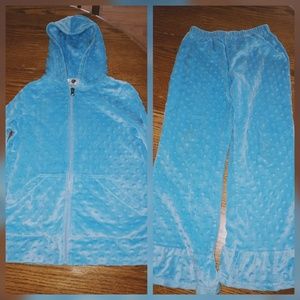 Girls 2 piece velour outfit